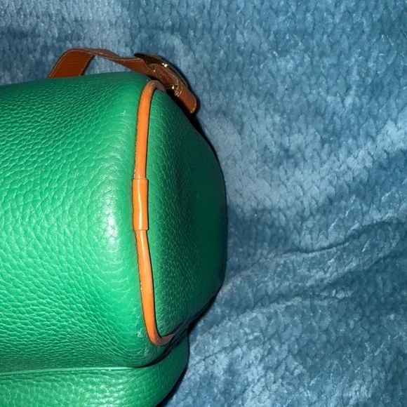 Dooney and Bourke large sling in Kelly Green - Picture 5 of 15